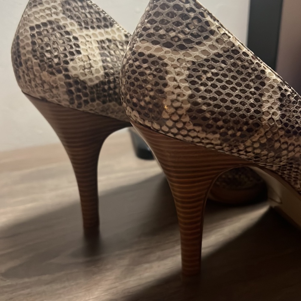 NINE WEST - Picture 6 of 9